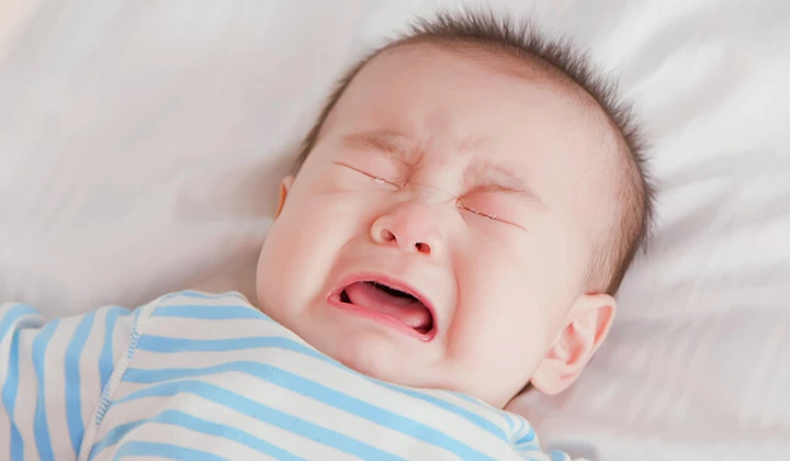 Weinendes Baby Mundfäule betrifft häufig Kleinkinder